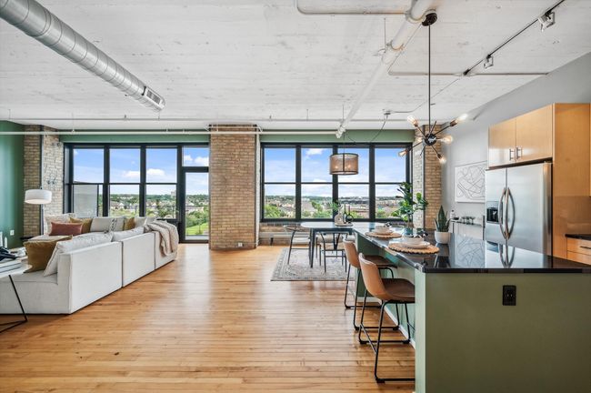 Wow! Look at that wall of windows! | Image 11