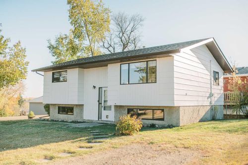 121 3rd Ave S, Big Valley, AB, T0J0G0 | Card Image