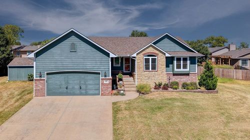 611 Cleek Ct, Winfield, KS, 67156-8895 | Card Image
