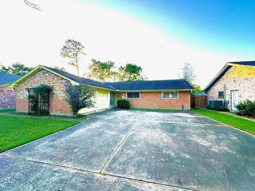 7238 Woodfern Dr, Houston, TX, 77040-4757 | Card Image