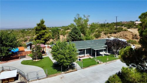 936 Tamarack Rd, Pinon Hills, CA, 92372 | Card Image