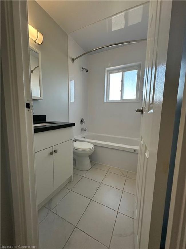 14 - 15 Mowat Blvd, House attached with 1 bedrooms, 1 bathrooms and 1 parking in Kitchener ON | Image 23