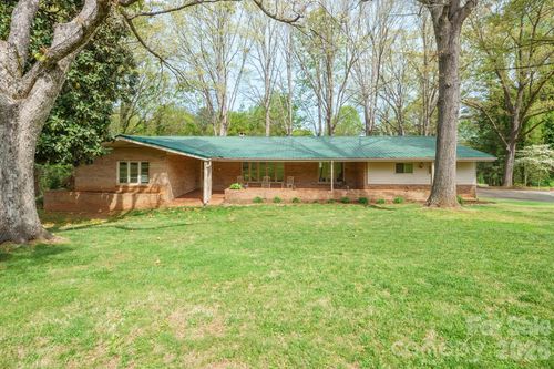 465 28th Avenue Ln Ne, Hickory, NC, 28601-9280 | Card Image