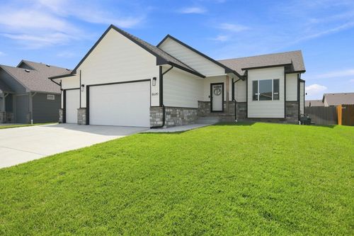 8649 E Chris St, Bel Aire, KS, 67226-6411 | Card Image