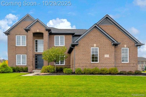 24381 Pembrooke Dr, South Lyon, MI, 48178-3001 | Card Image