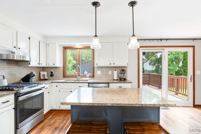 Kitchen Island. | Image 12