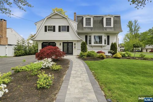 13 Dogwood Ct, Paramus, NJ, 07652-3310 | Card Image