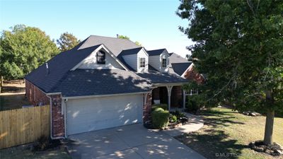 11721 S Willow Street, House other with 4 bedrooms, 2 bathrooms and null parking in Jenks OK | Image 3