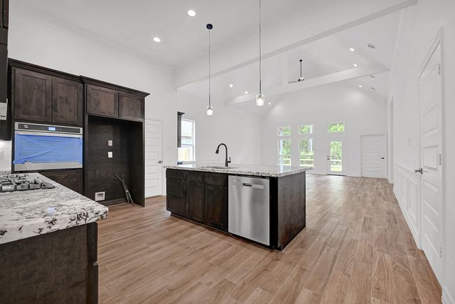 525 Little Spring Ct, House other with 4 bedrooms, 3 bathrooms and 2 parking in Anahuac TX | Image 7