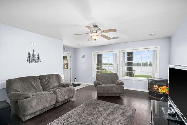 Family Room | Image 31