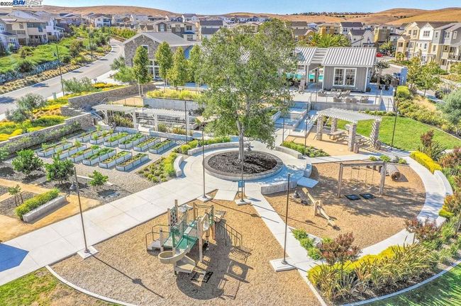 7018 Stags Leap Ln, Condo with 2 bedrooms, 3 bathrooms and 2 parking in Dublin CA | Image 37