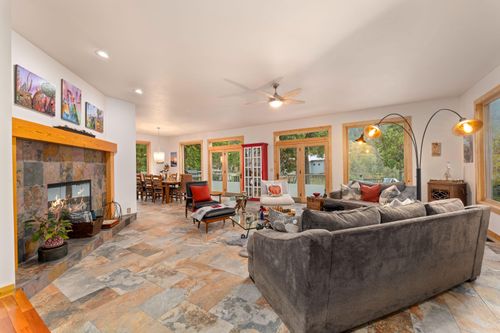 5375 Averill Dr, Grants Pass, OR, 97526-4121 | Card Image