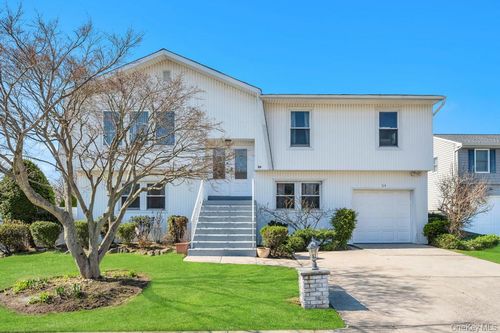 54 Felicia Ct, Plainview, NY, 11803-5731 | Card Image