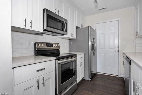 2206 Berkley Ave, Chesapeake, VA, 23324-3610 | Card Image