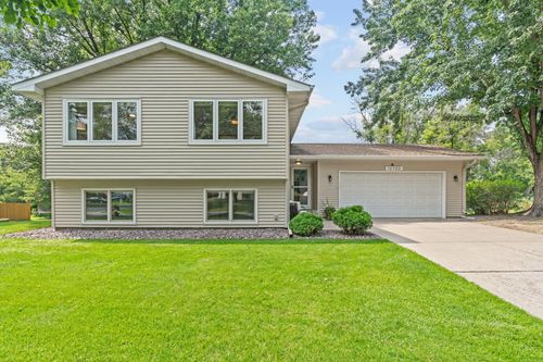 10700 Hummingbird St Nw, Coon Rapids, MN, 55433-4272 | Card Image