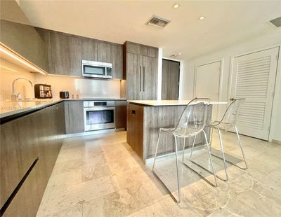 1805 - 88 Sw 7th St, Condo with 2 bedrooms, 2 bathrooms and null parking in Miami FL | Image 1