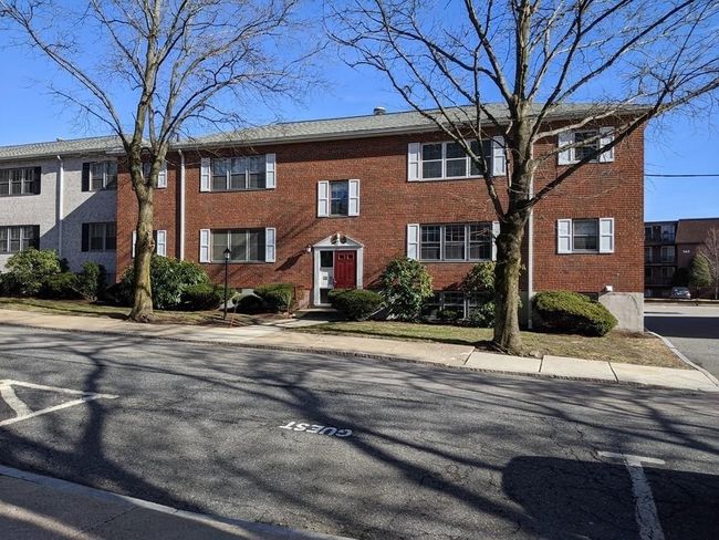 APT-2 - 211 Lake Shore Rd, Condo with 2 bedrooms, 1 bathrooms and 1 parking in Boston MA | Image 9