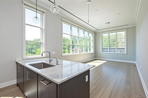 unit-1042-100 Garvies Point Rd, Glen Cove, NY, 11542-5007 | Card Image