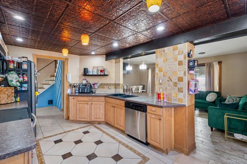 42 Beechwood Park, Poughkeepsie, NY, 12601-5205 | Card Image