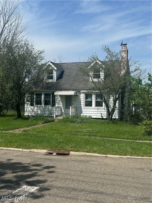 694 Mckinley Ave, Bedford, OH, 44146-3808 | Card Image