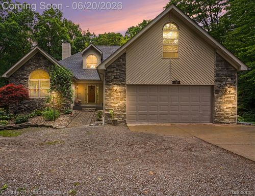 13275 Old Oaks Dr, Fenton, MI, 48430-9497 | Card Image