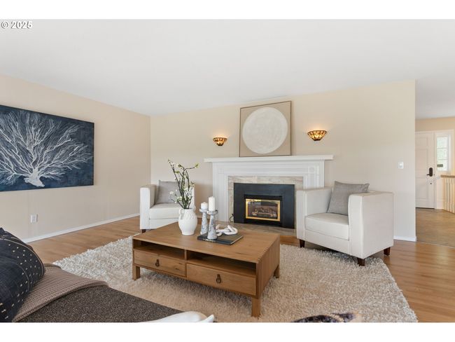 Living Room-Fireplace | Image 5