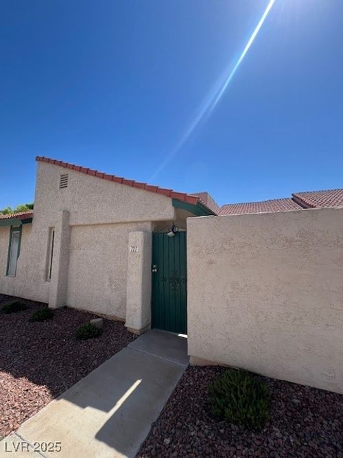 727 Heritage Vista Ave, Henderson, NV, 89015-7561 | Card Image