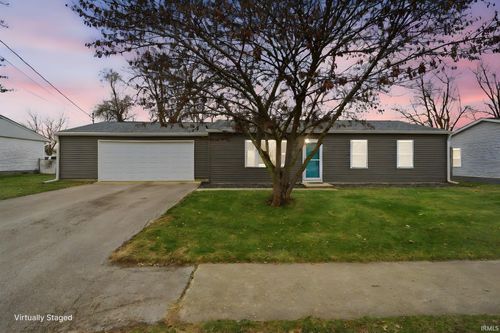 813 S Wood St, Brookston, IN, 47923-8109 | Card Image