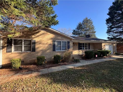 1801 Alderwood Dr, Greensboro, NC, 27409-8900 | Card Image