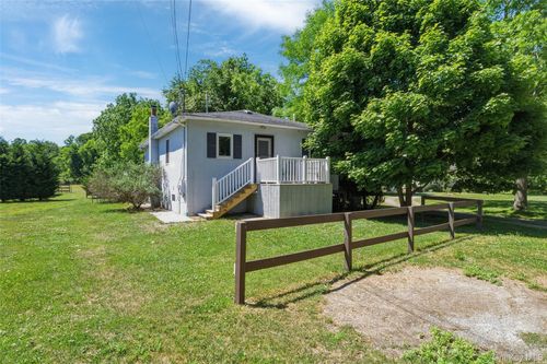 2 North St, Manorville, NY, 11949-1623 | Card Image