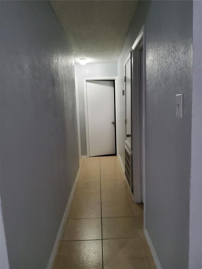 10151 Inwood Hollow Ln, Home with 3 bedrooms, 2 bathrooms and null parking in Houston TX | Image 12