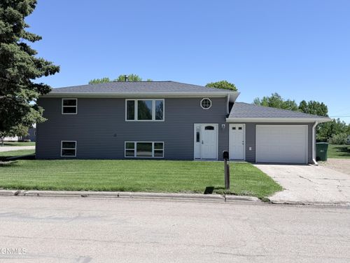 180 16th Avenue N, Carrington, ND, 58421 | Card Image