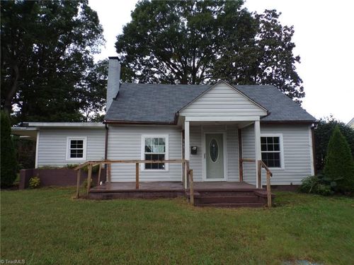 960 Lee St, Asheboro, NC, 27203-6239 | Card Image