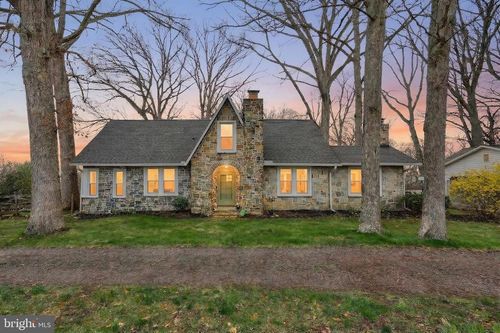 24 Park St, JACOBUS, PA, 17407-1240 | Card Image