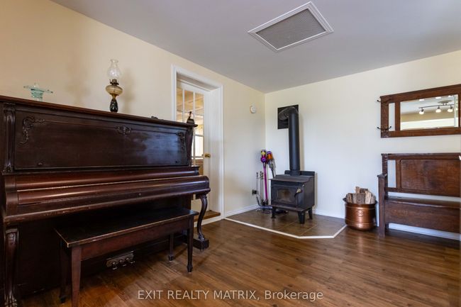 1467 Wade Rd, Home with 4 bedrooms, 2 bathrooms and 18 parking in Russell ON | Image 6