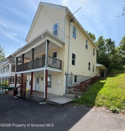 409 Delaware St, Forest City, PA, 18421-1462 | Card Image