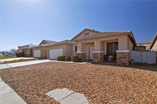 13576 Fern Pine St, Victorville, CA, 92392-1264 | Card Image