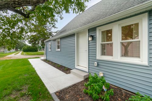 1865 Independence Ave, Waterloo, IA, 50707-2566 | Card Image