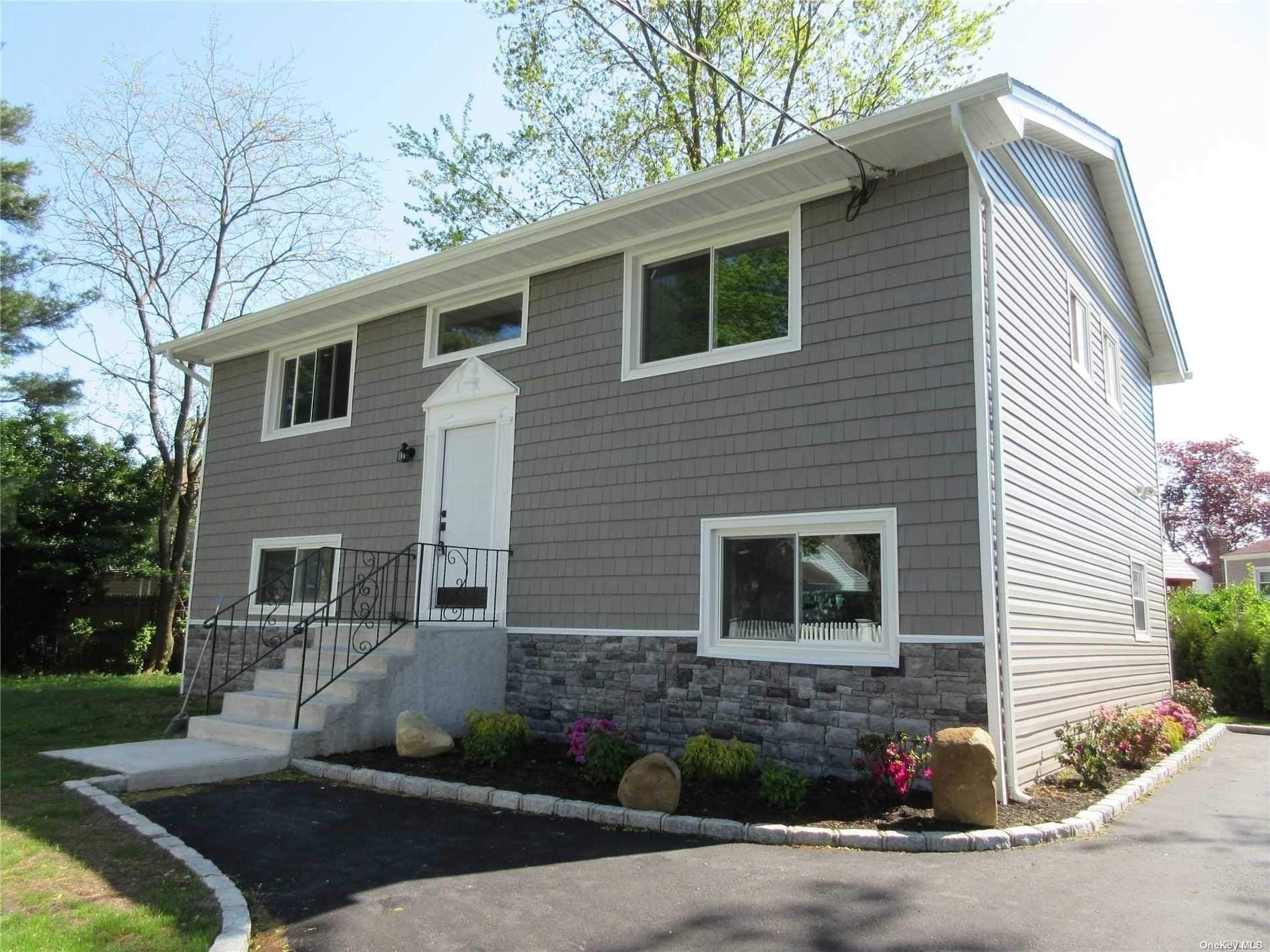 Floral Ln, Westbury, NY 11590