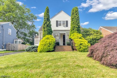15 Trivett Ave S, Springfield, NJ, 07081-1722 | Card Image