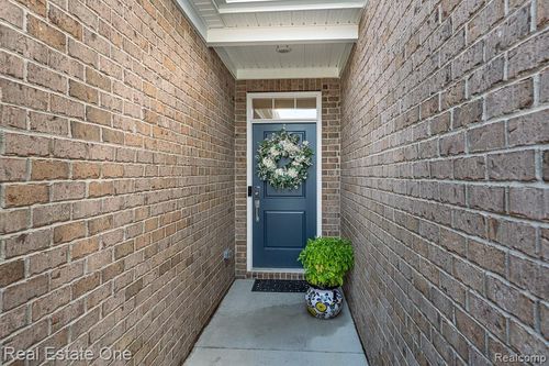 8584 Grove St, Washington Twp, MI, 48094-3612 | Card Image