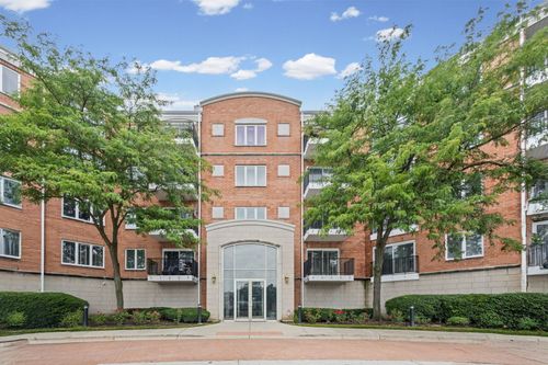 202-451 Town Place Cir, Buffalo Grove, IL, 60089-6733 | Card Image