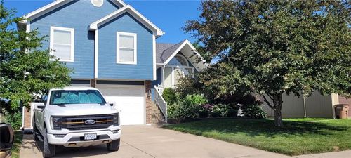714 Shiloh Dr, Raymore, MO, 64083-8487 | Card Image