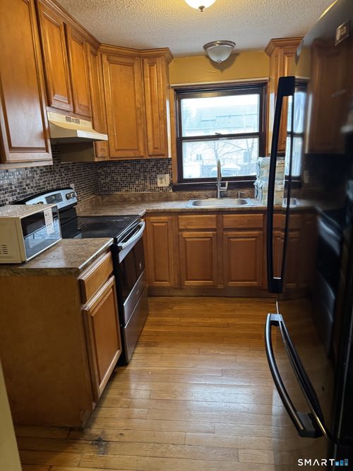 46 Guilford St, Hartford, CT, 06120-2383 | Card Image