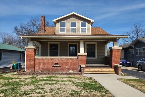 208 Main St, Osawatomie, KS, 66064-1327 | Card Image