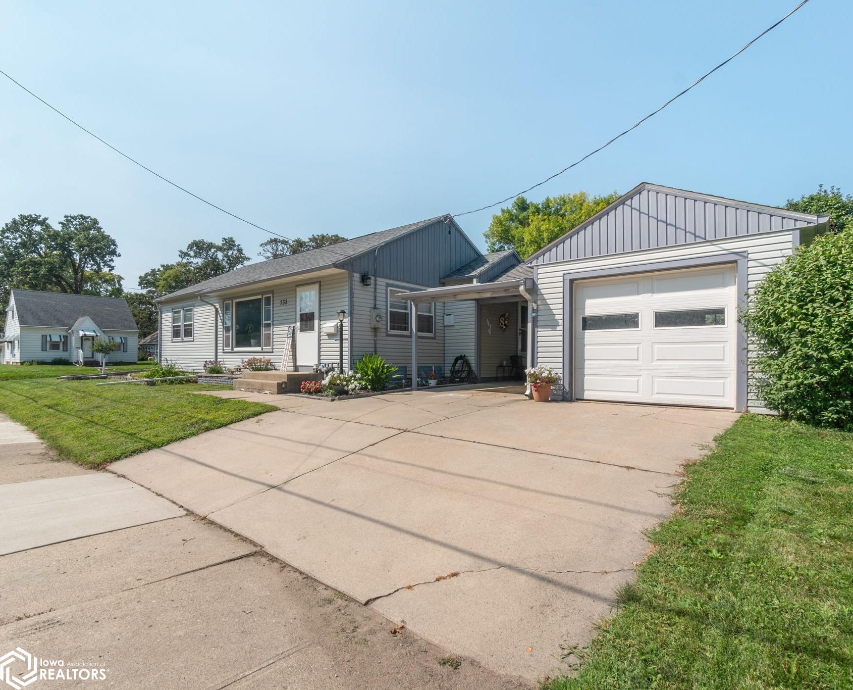 14th St, Mason City, IA 50401