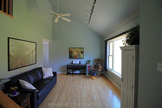 734 Short Point Rd, House other with 3 bedrooms, 3 bathrooms and 8 parking in Lyndhurst ON | Image 9