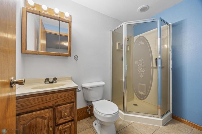 Lower level Bath | Image 19