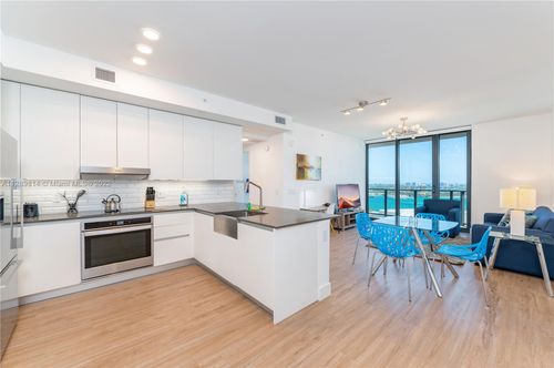 2-bedroom-650 Ne 2nd Ave, Miami, FL, 33132-2516 | Card Image
