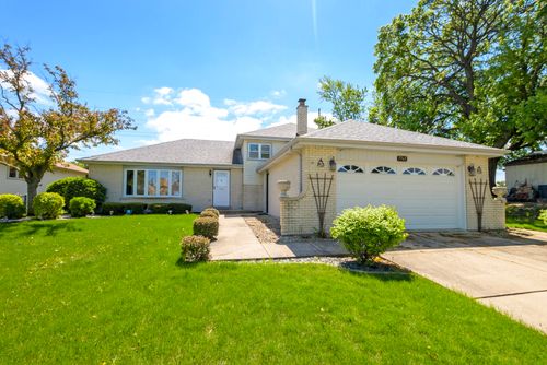 7745 Woodstock Dr, Tinley Park, IL, 60477-4710 | Card Image
